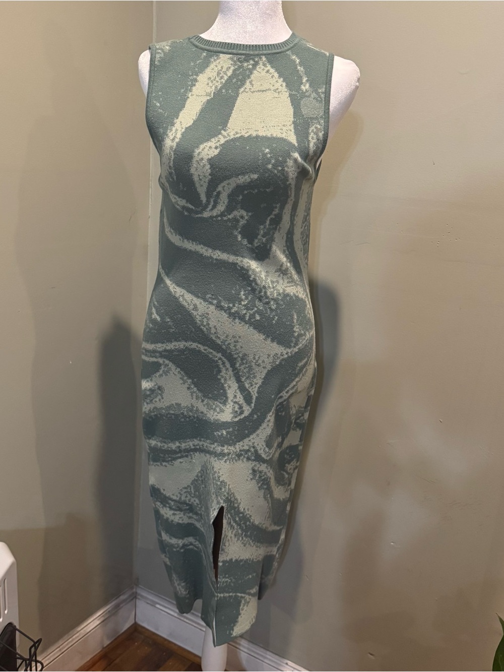 Cider Olive Marble-Print Sleeveless Knit Midi Dress